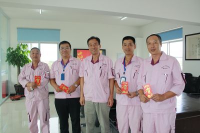 德瑞化工為四位2019年子女考大學(xué)職工發(fā)放獎勵(lì)金